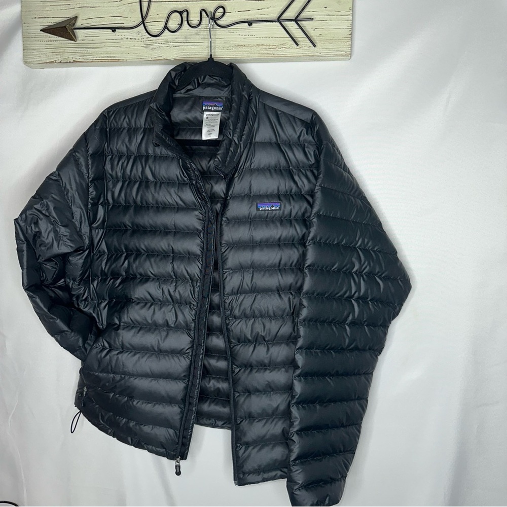 LIKE NEW Patagonia Men's Down Sweater Jacket size Large Black